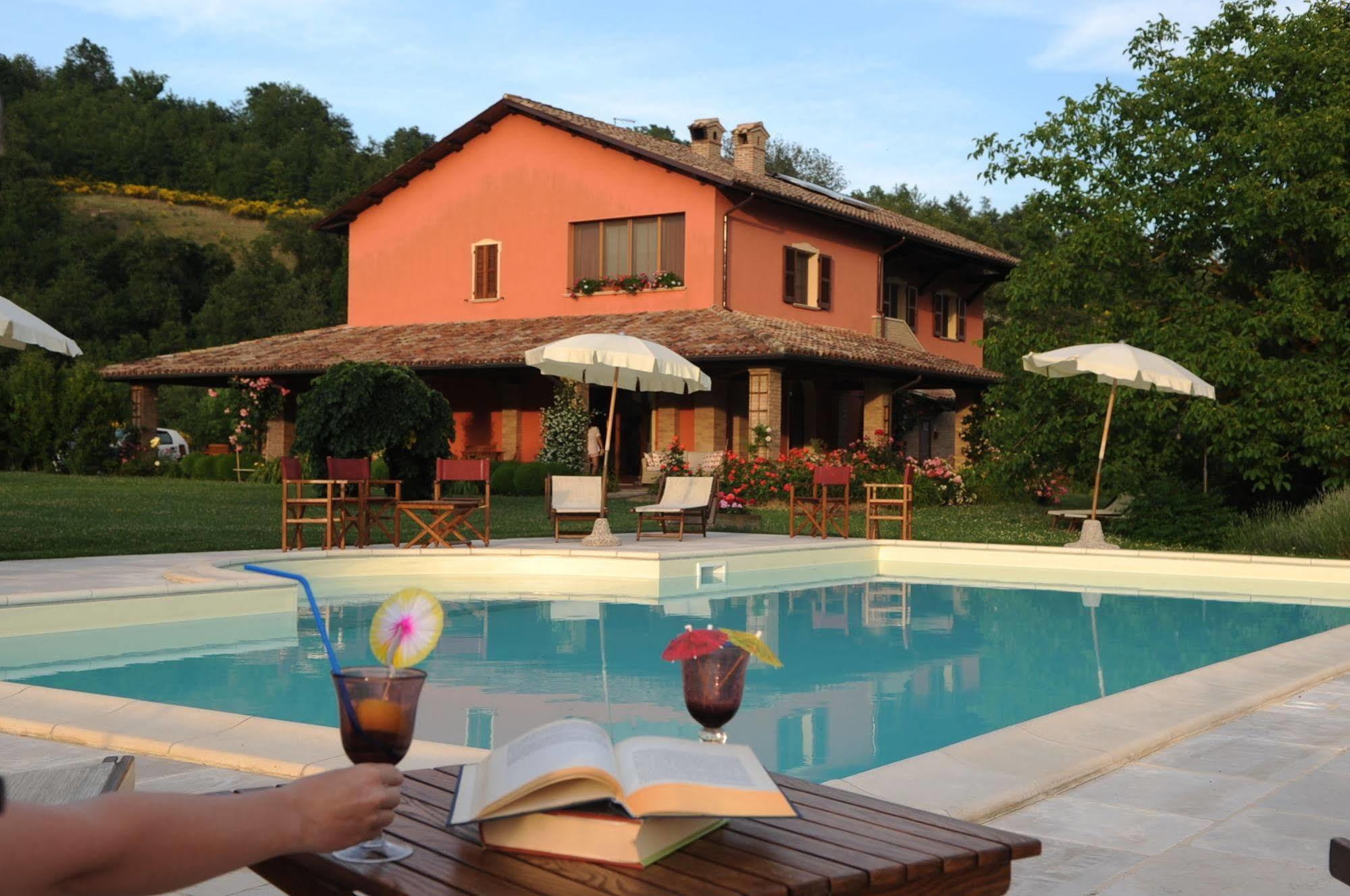 Agriturismo La Rosa Tea Urbania Exterior photo